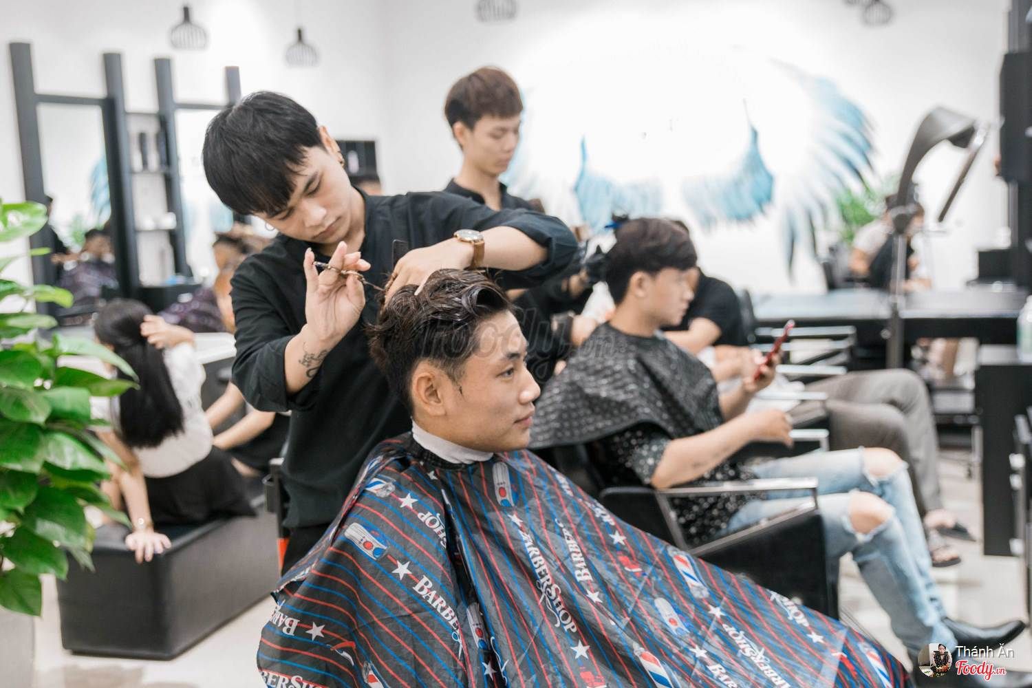 Khuyến mãi 20/10: Phong BvB sale cắt tóc 49k - Đẹp trai thả ga