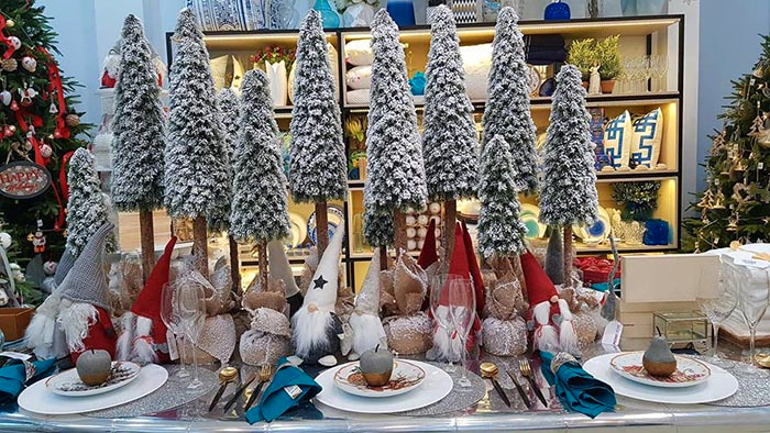 Shop bán đồ trang trí Giáng Sinh tại Đà Nẵng đang sở hữu những sản phẩm độc đáo và đẹp nhất cho mùa lễ hội này. Điểm đặc biệt của shop này chính là sự đa dạng về mẫu mã và chất lượng sản phẩm. Hãy đến và trải nghiệm mua sắm tại shop bán đồ trang trí Giáng Sinh tại Đà Nẵng ngay hôm nay!