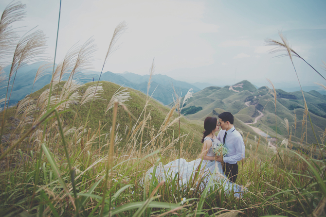 Bình Liêu là một trong những điểm đến lý tưởng cho những cặp đôi muốn có những bức ảnh cưới tại vùng đất quê hương xinh đẹp này. Với những đồi cát trắng, những dãy núi đồi xanh ngút ngàn, cùng với nhiều khu vực chơi nghỉ, giải trí, Bình Liêu là một trong những địa điểm chụp ảnh cưới tuyệt vời tại Việt Nam.