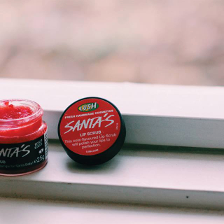 Lush Santa’s Lip Scrub – Cho đôi môi mềm ngày Valentine