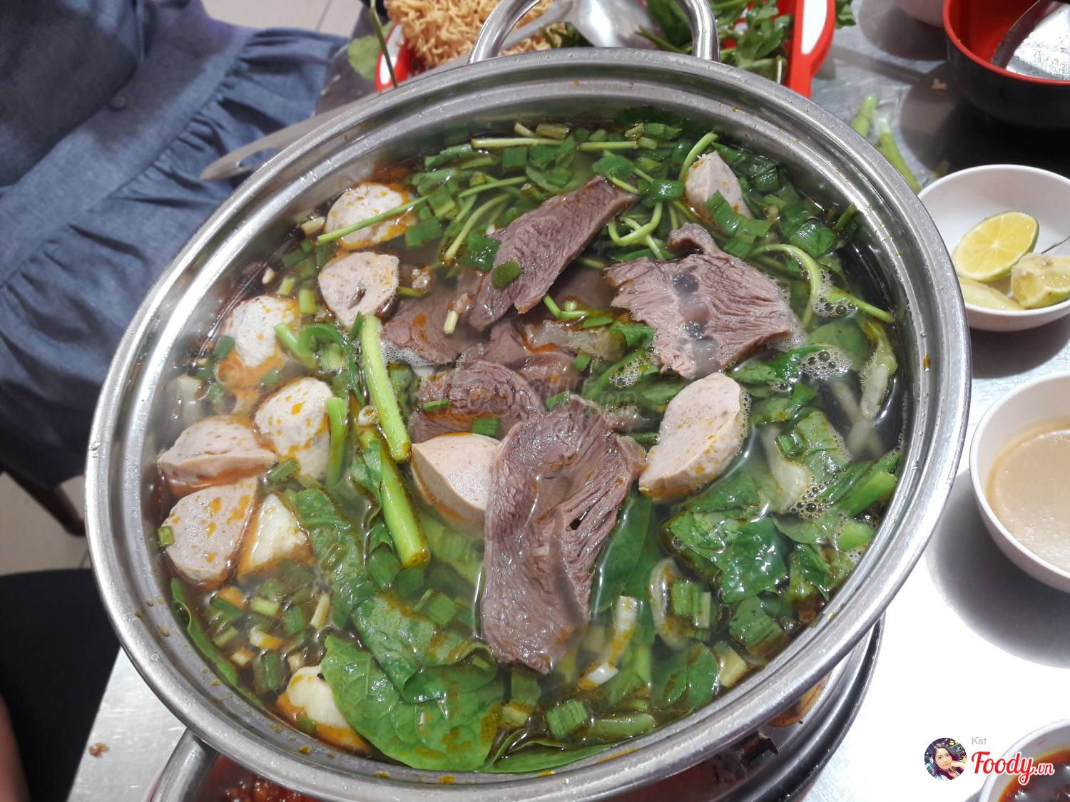 Chỉ một món lẩu bò đã có bao biến tấu hấp dẫn  Ẩm thực  Việt Giải Trí
