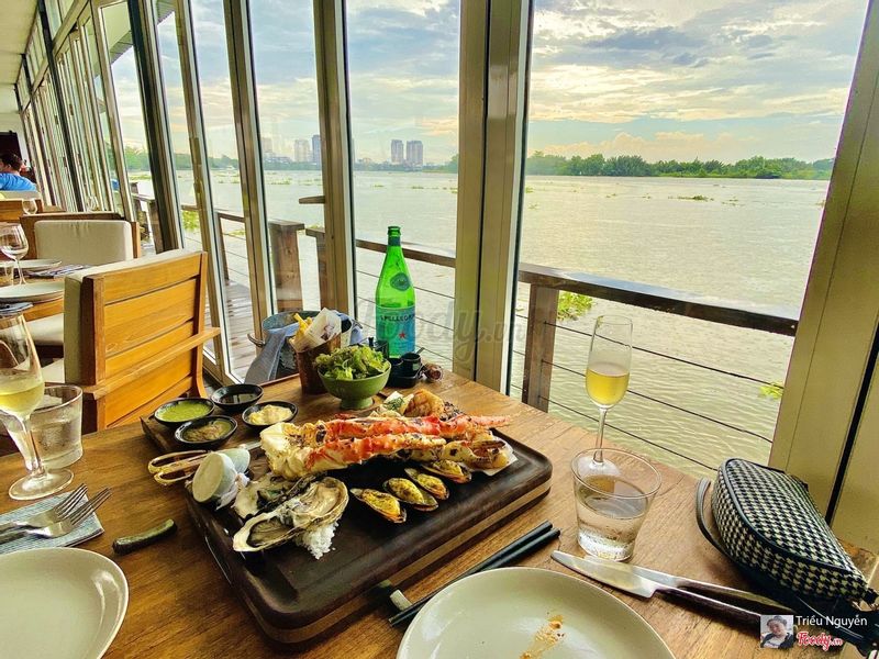 The Deck Saigon - Ven Sông Saigon | Bình Luận | Tp. Hcm | Foody.Vn
