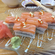 sushi cá hồi