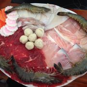 Hải sản + thịt bò ăn kèm lẩu