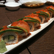sushi cá hồi _ bơ

