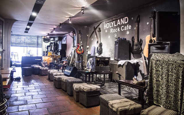 Holyland Ballad Cafe - Nơi Rocker Tỏa Sáng