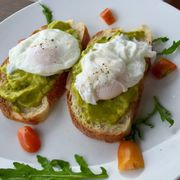 ggs benedict with asparagus