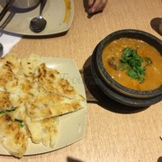 curry bò ăn cùng bánh phở rán