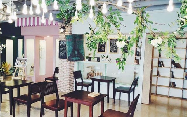 Rue Of Chic Cafe Phim Trường