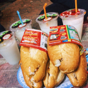Bánh mì nem khoai + sừa dừa