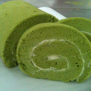 Bánh bông lan cuộn vị trà xanh