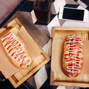 Hotdog & trà đào