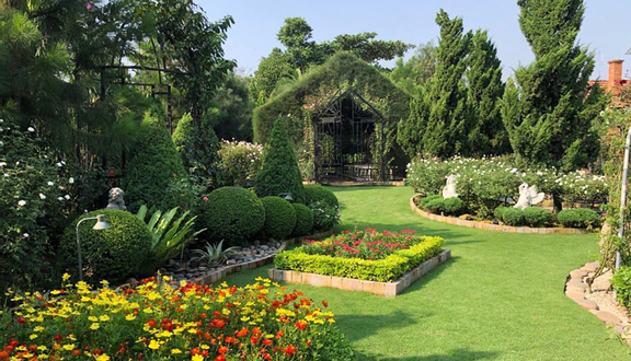 Vu Garden là một vườn hoa hồng và cây cảnh tuyệt đẹp nằm tại một vùng đất rộng lớn tại Việt Nam. Với hàng nghìn cây hoa, Vu Garden là nơi tuyệt vời để bạn thưởng thức và cảm nhận vẻ đẹp của thiên nhiên.