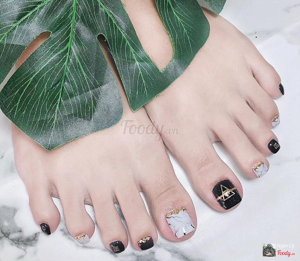 Mint Spa & Nail: Mint Spa & Nail đã trở thành địa chỉ tin cậy cho những ai đam mê làm đẹp móng tay với dịch vụ chất lượng cao và không gian thư giãn. Với các sản phẩm chăm sóc móng và da chuyên nghiệp, Mint Spa & Nail sẽ làm bạn cảm thấy thư giãn và tươi trẻ hơn.