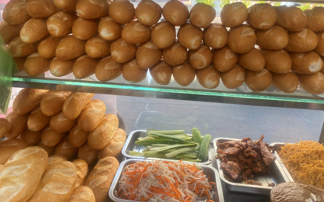Bánh Mì Triều Châu - Thịt Nướng Sốt Bơ - 521 Phan Văn Trị