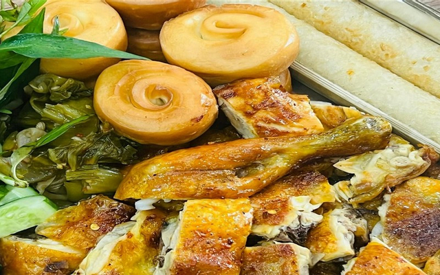 HAI CHỊ EM - Gà Nướng, Cơm Lam & Bánh Bao - Tô Ký