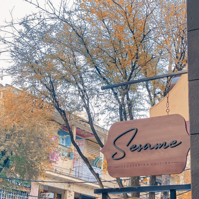 Bạn là người ưa thích ăn chay và đang tìm kiếm một nhà hàng chay đẳng cấp để thưởng thức? Hãy ghé thăm Sesame Restaurant ở Quận