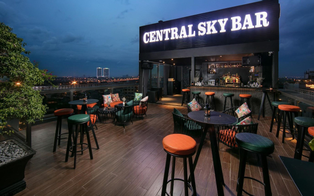 Central Sky Bar - Delicacy Central Hotel