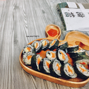 L&#225; rong cuộn sushi Nhật
