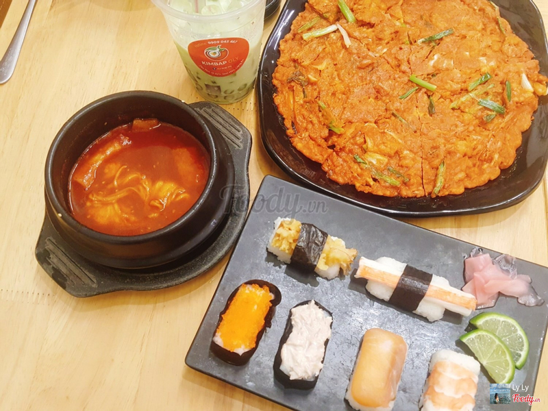 sashimi, bánh xèo Hàn Quốc, mì cay, trà Thái xanh
