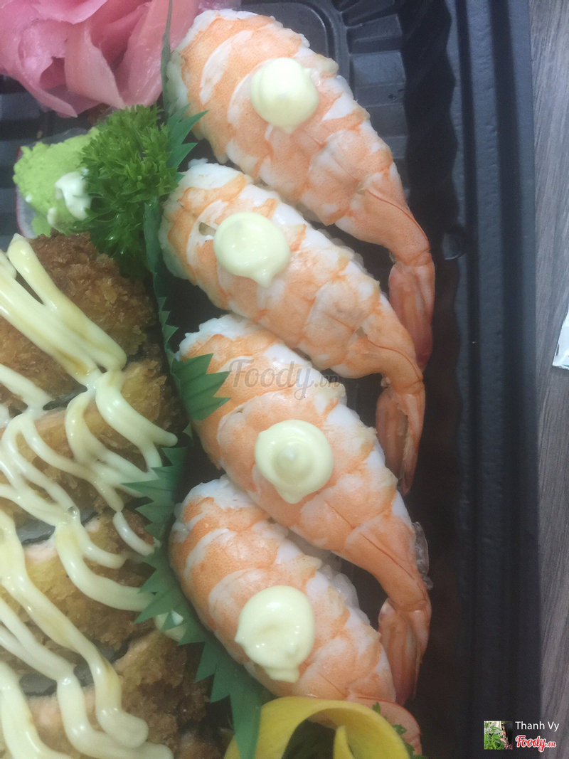 Sushi tôn + cuộn cá hồi chiên xù