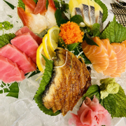 Assorted sashimi (sushi tổng hợp)