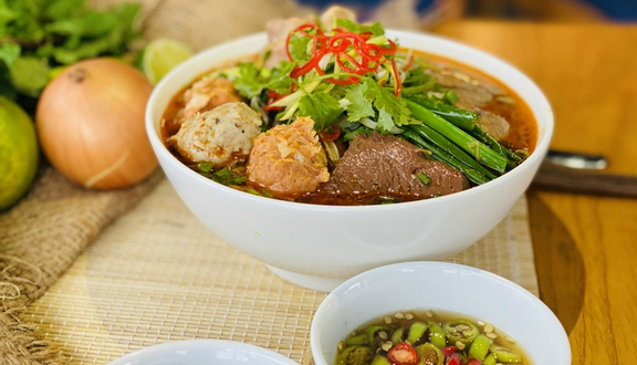 Hue Cuisine & Cafe - Bèo, Nậm, Lọc - Bún Bò Huế