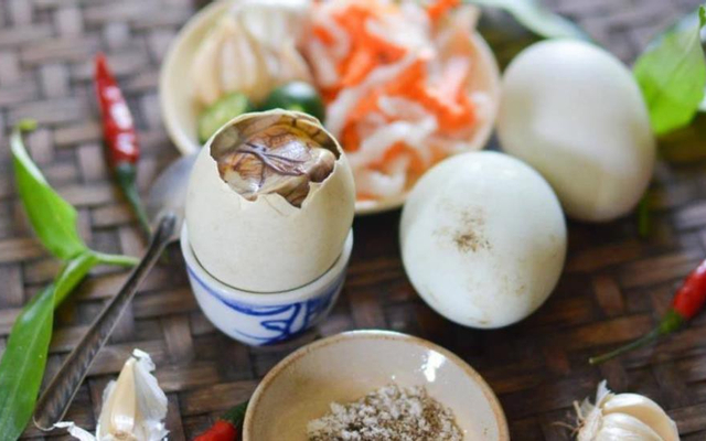 Trứng Sữa Cúc - Huỳnh Ngọc Huệ