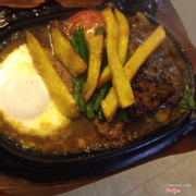 Bit Tet: Beef Steak with Egg and French Fries