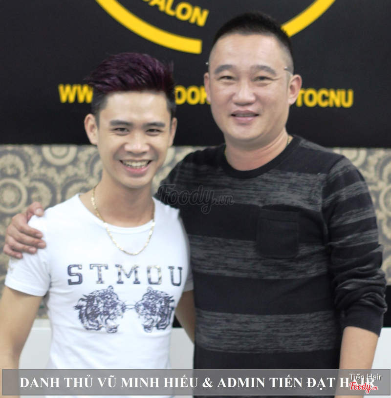 Nhà phê bình văn học Phạm Xuân Nguyên vị khách thân thuộc tại Tiến Đạt Hair  Salon