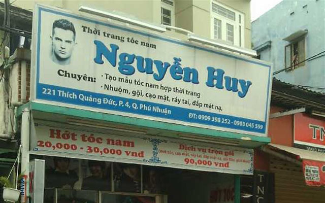 Nơi này chính là lựa chọn sáng suốt nhất cho các quý ông muốn tìm kiếm một tiệm cắt tóc nam giá rẻ Sài Gòn. Với đội ngũ thợ lành nghề, chúng tôi cam kết đem đến cho bạn một hình tóc đẹp như mơ với kinh phí tiết kiệm nhất.
