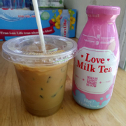 Cà phê sữa size nhỏ và trà sữa Đài Loan