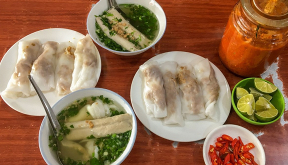 Vũ - Bánh Cuốn Cao Bằng & Phở Vịt Quay - Nguyễn Thị Định
