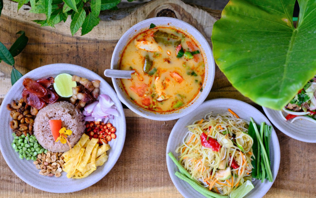 Sukhumvit Thai Street Food & Beer - Hồ Quang Cảnh