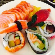 Cá hồi và các loại sushi