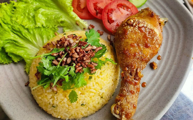 Món Nhậu Thái Lan LucKy - Cơm Chiên Gà Xối Mỡ, Bò Lúc Lắc & Mì Ý Bò Bằm