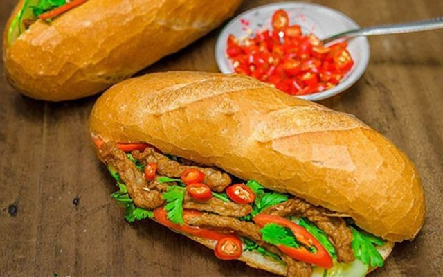 Bánh Mì Chả Cá Nóng - Nguyễn Lý