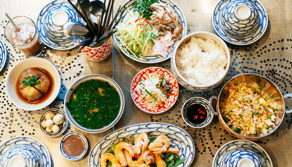 Chị Hoa - Vietnamese Cuisine - Lê Thánh Tôn