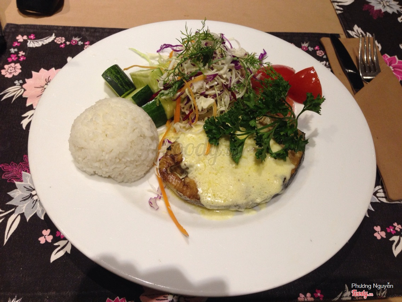 Fried mackerel served with lemon butter sauce, salad and steamed rice