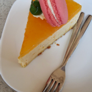 bánh macaron + cheesecake
