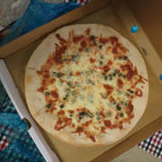 The "pizza Diavola".. nice, large crust.. 👎