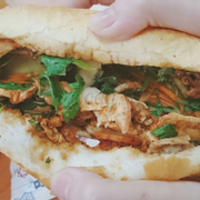 Bánh mì gà nướng xả