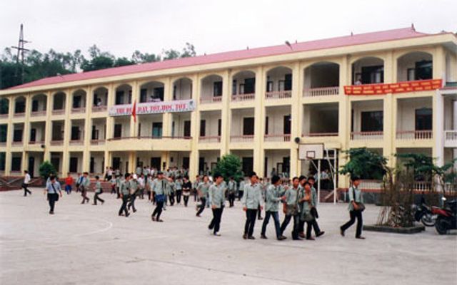 Trường THPT Mông Dương