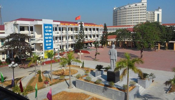 Trường THPT Trần Phú - Hùng Vương