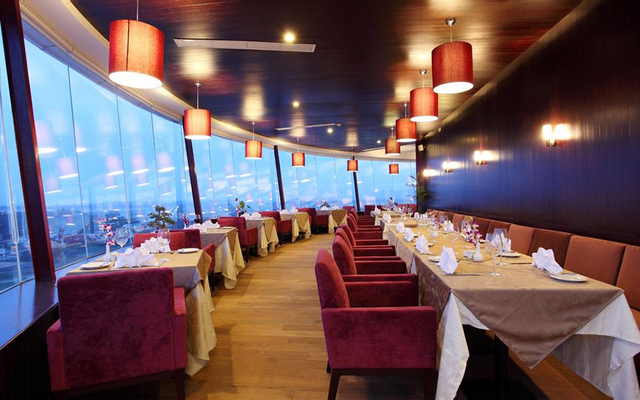 Sky Lounge Restaurant - CenDeluxe Hotel