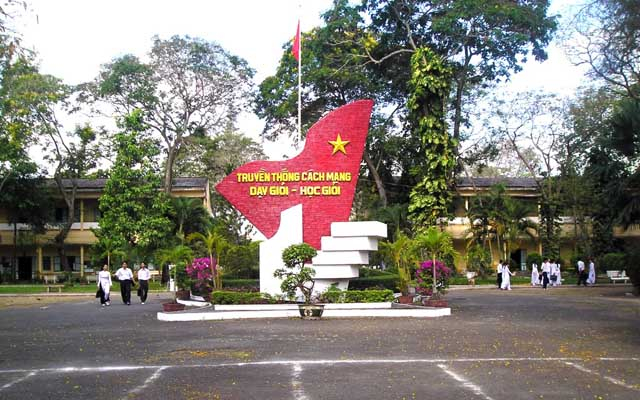 Trường THPT Nguyễn Đình Chiểu - Hùng Vương