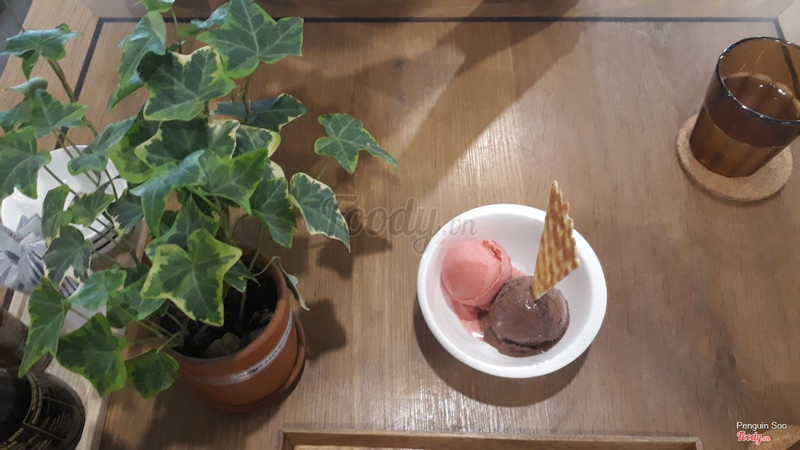 Kem gelato Việt quất và Chocolate