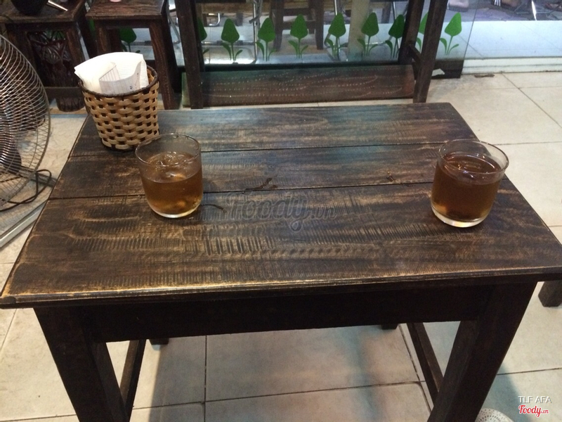 bàn gỗ xinh