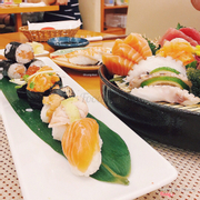 Sushi cá hồi tổng hợp