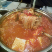 lẩu xúc xích kimchi